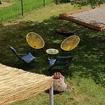 بيت ضيافة La Salamandre De L'escat 3*